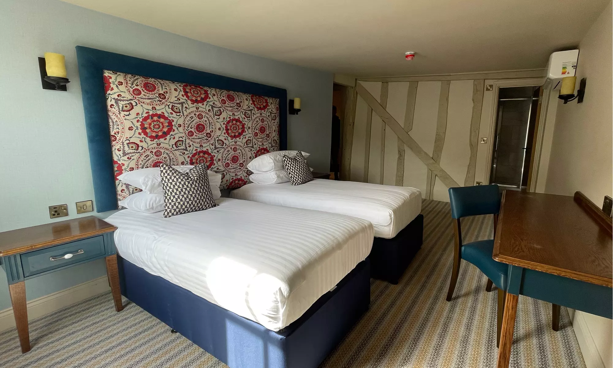 Colchester: Double Room with Breakfast