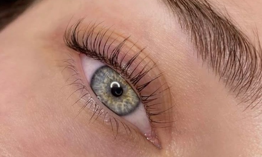 Image 2: Wimperkrul die wél blijft zitten: lash lift behandeling in Rijswijk