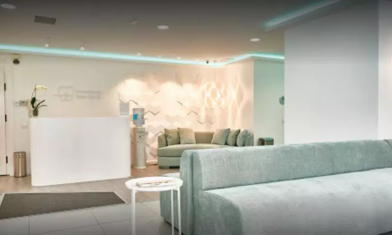 Ortodoncia con brackets metálicos convencionales o autoligados