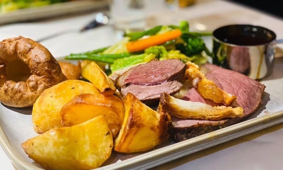 Spa Day with Sunday Roast and Spa Treatment