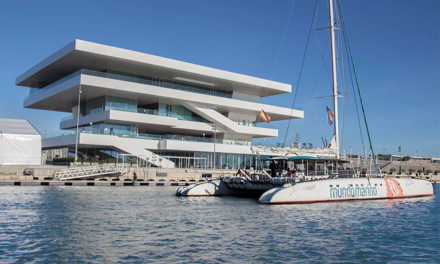Tour a vela de 1 hora para 2, 4 o 6 personas por la costa de Valencia