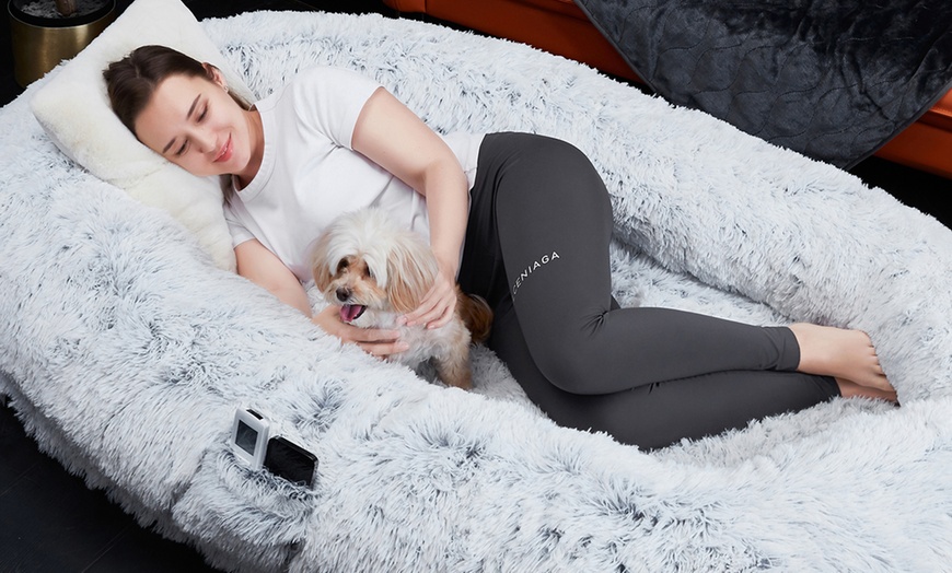 Image 1: Cosy Human-Pet Bed