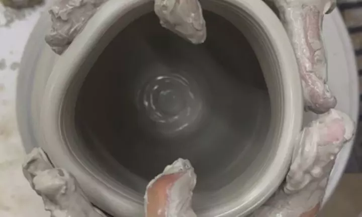 Hasta 40% de dto. en Curso de pintura de cerámica en Tiwona Taller de Cerámica Barcelona Workshops and Coworking