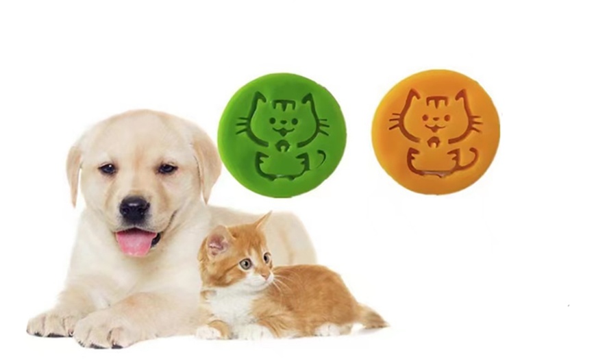 Image 4: Two or Four Pet Hair Removal Laundry Balls