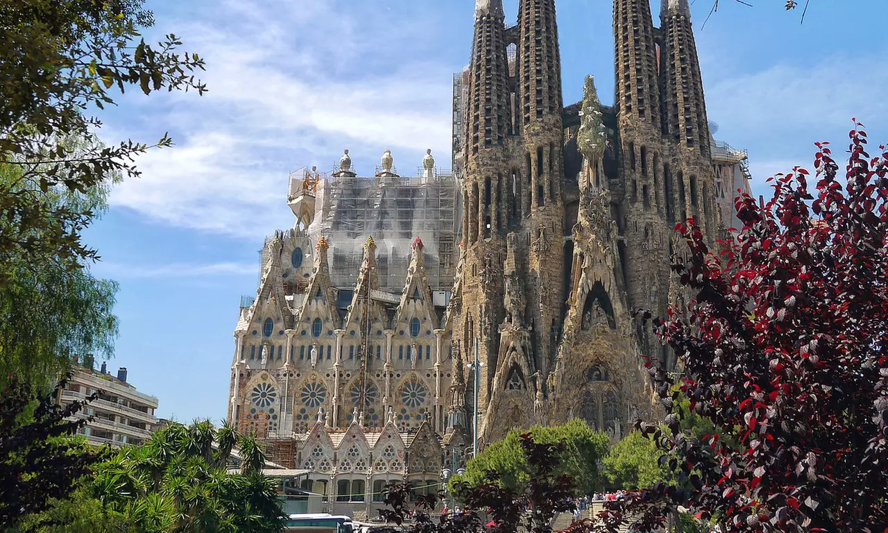✈ Barcellona: Volo diretto più 2 o 3 notti in hotel
