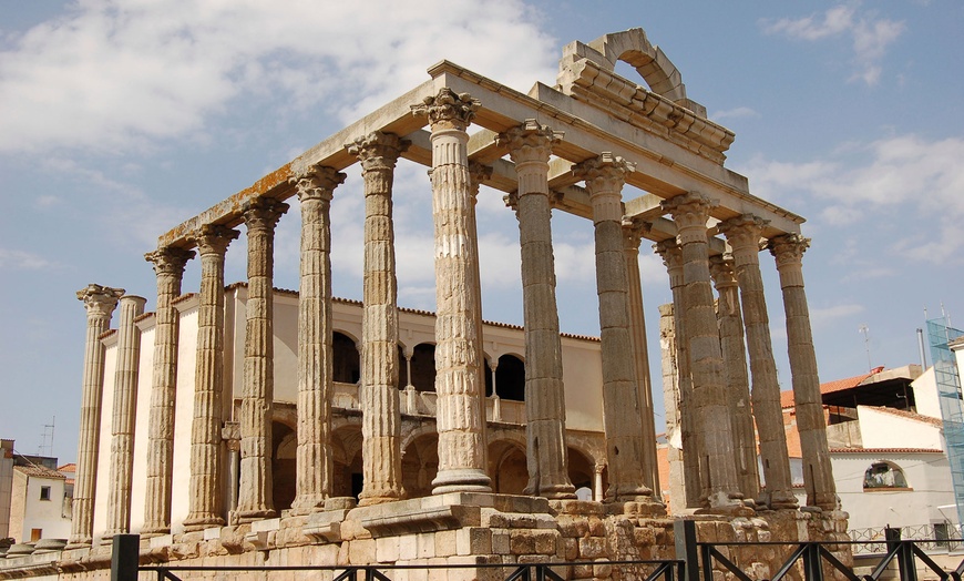 Image 2: ✈ Rome and Budapest: 4 or 6 Nights Stay and Return Flights