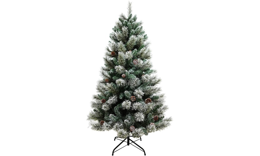 Image 2: Albero di Natale con neve e pigne