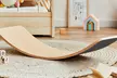 Planche d'équilibre en bois Montessori pour enfant "Plebo" de Play4fun - Image 2