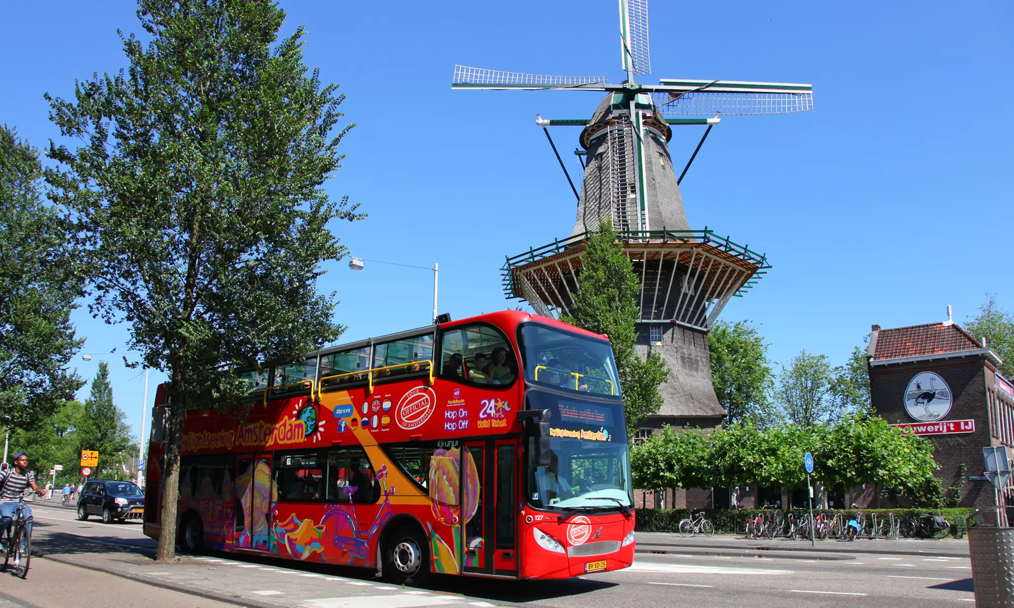 Verken Amsterdam met een 24-uurs Hop-on hop-off bus- en bootticket