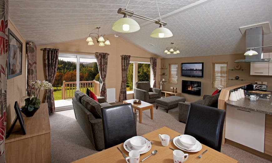 Image 6: North Yorkshire: 2 Night Stay with Zoo & Leisure Access