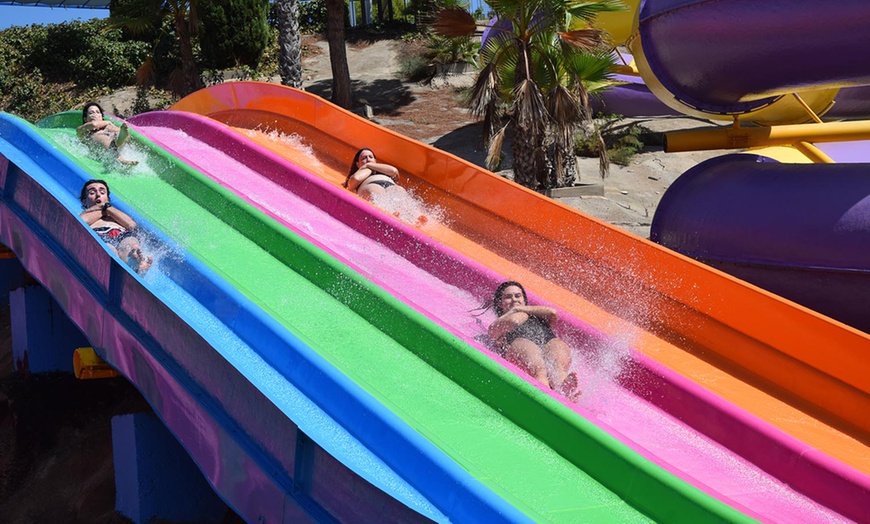 Image 7: Entrada de 1 día a parque acuático AquaVera para niño o adulto