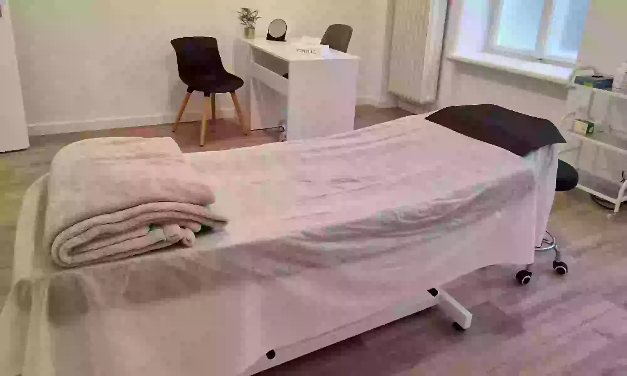 Laserowy lifting, infuzja tlenowa i kawitacja w Natur Skin Beauty (do -45%) - Second Medium