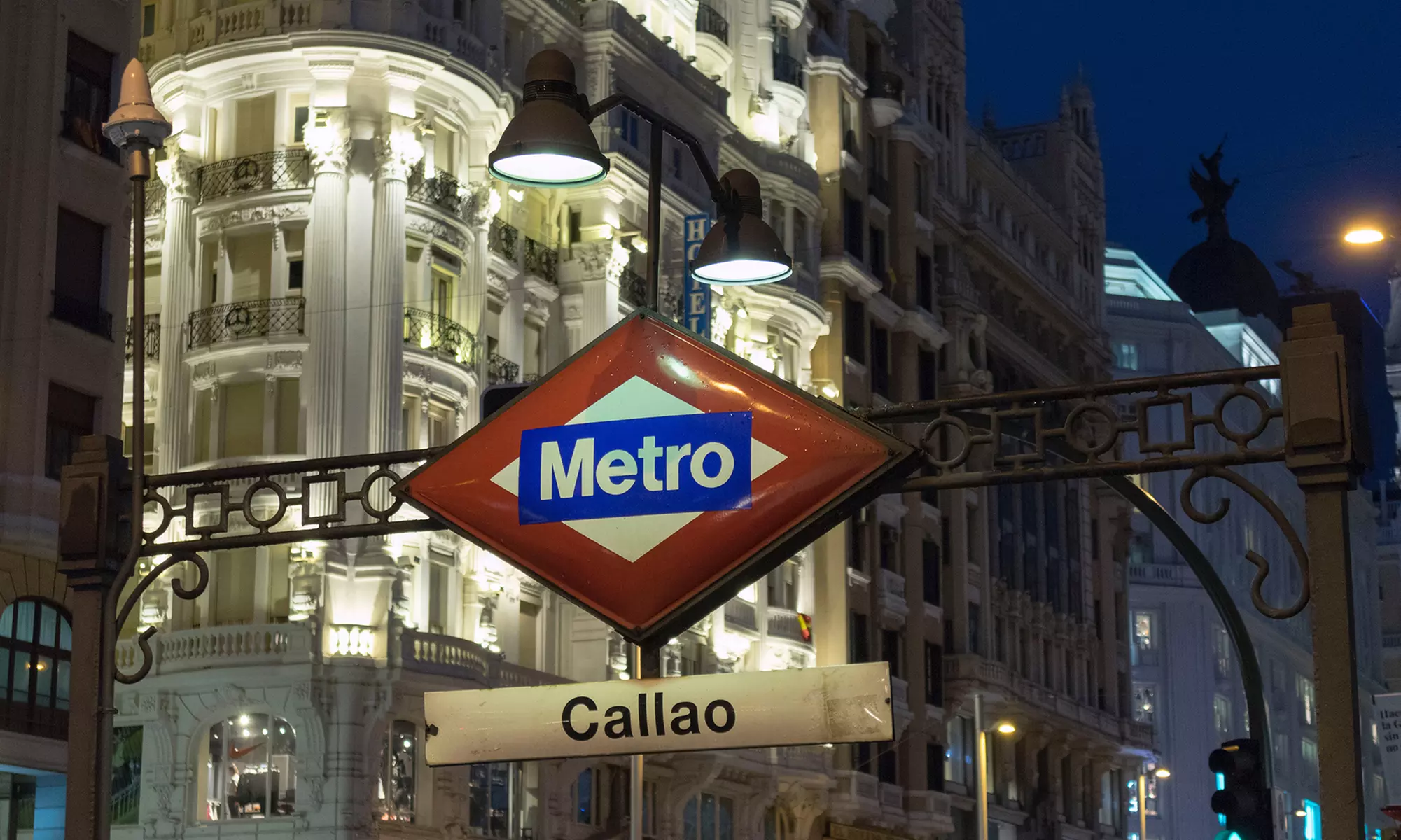 2 o 4 copas de vino tinto o blanco y tabla mixta de ibéricos en Preciados 38 - Second Medium