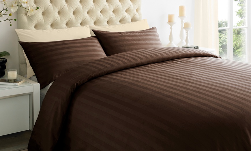 Image 4: 250TC Hotel-Stripe Duvet Cover Set