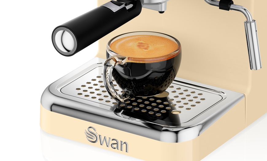 Image 7: Swan Retro Pump Coffee Machine