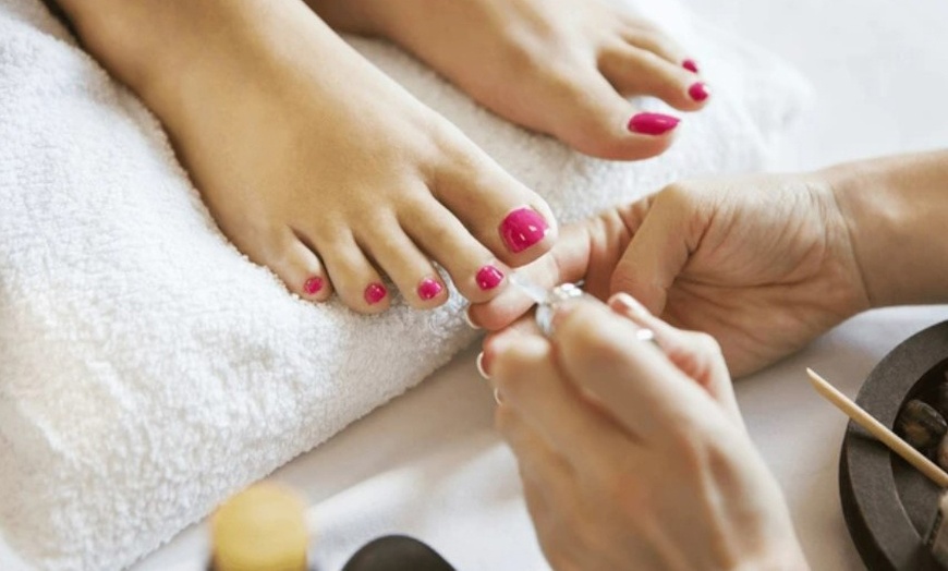 Image 4: Sesión spa para pies con pedicura y esmaltado para una persona