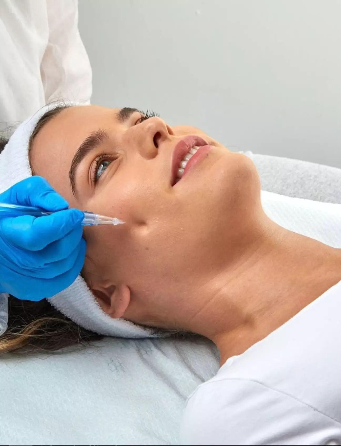 One or Two JetPRO Deep Hydration Facial for Radiant Skin