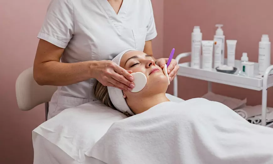 Image 1: 1 o 2 limpiezas faciales con alta frecuencia, exfoliación y mascarilla