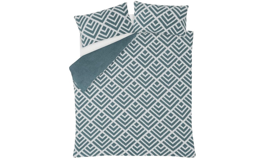 Image 12: Smart Living Premium Geo Jacquard Fleece Duvet Set