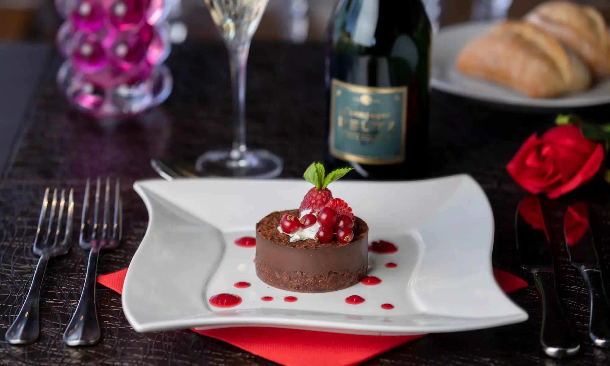 Flânerie sur la Seine accompagnée d'un menu bistronomique