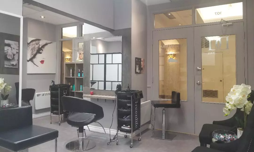 60-Minute Facial Treatment