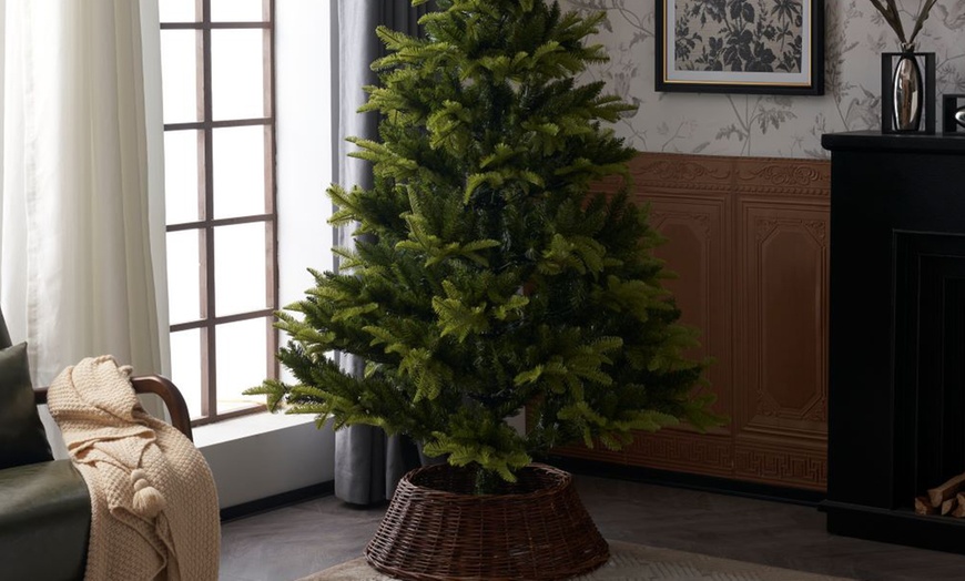 Image 20: Pre-Lit Christmas Tree