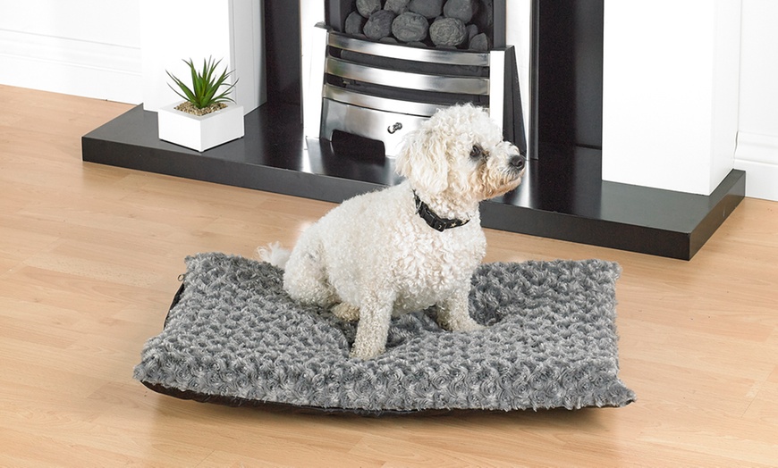 Image 9: Dog Bed with Zipped Cover