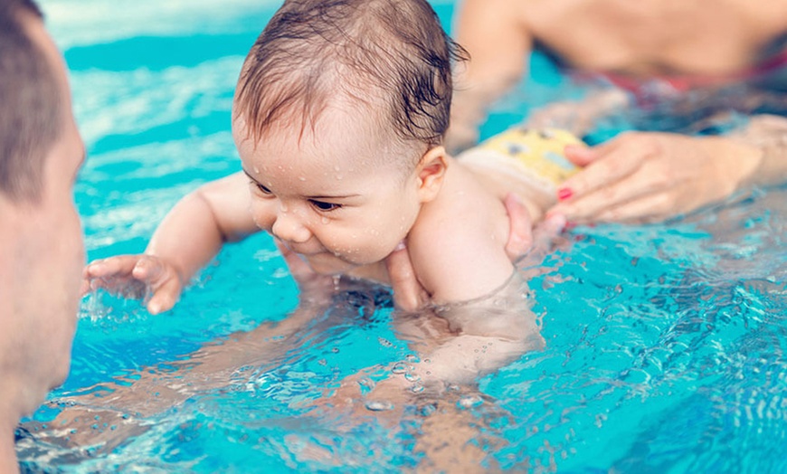 Image 3: Four Swimming Lessons