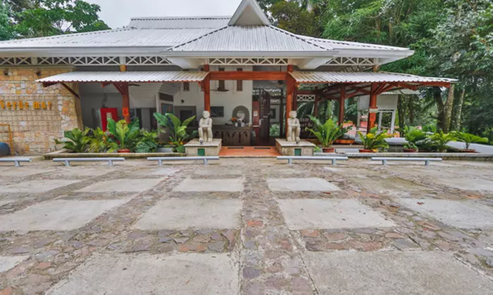 ✈ 6-Nt Costa Rica Volcano and Beach Trip w/Air, Car from Travel by Jen