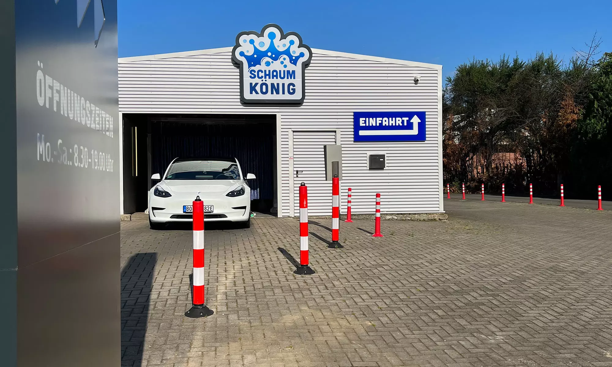 PKW-Premium-Außenreinigung „Königliches Schaumbad“ inkl. Protectorwax