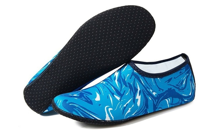 Image 7: Unisex Water Shoes