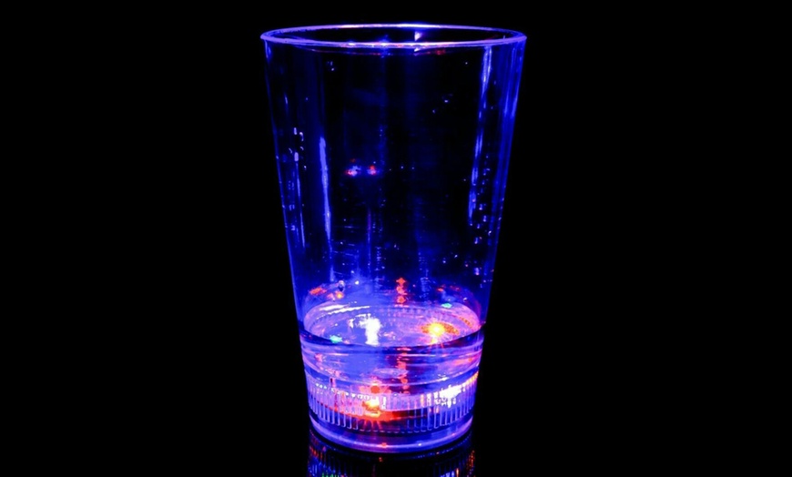 Image 3: LED Light-Up Drinks Tumbler