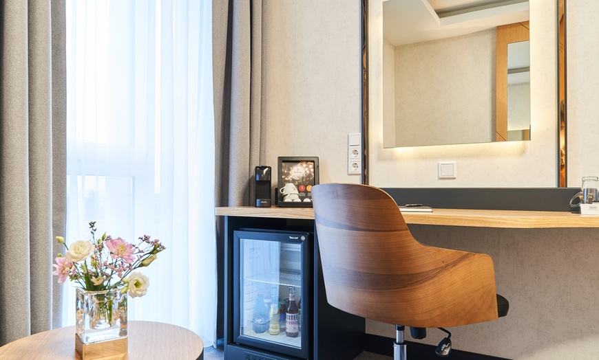 Image 8: Mainz: 4* WENS Hotel inkl. Tageskarte Bade- & Saunawelt Rheinwelle