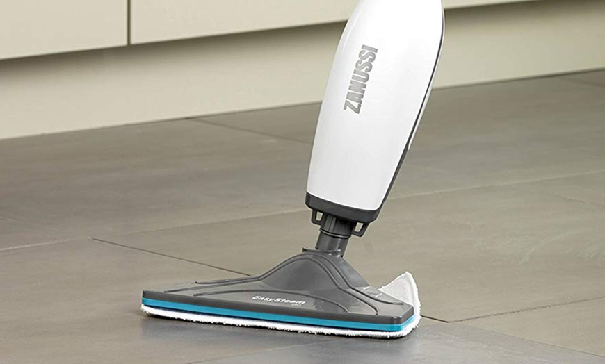 Image 7: Zanussi Two-in-One Steam Mop