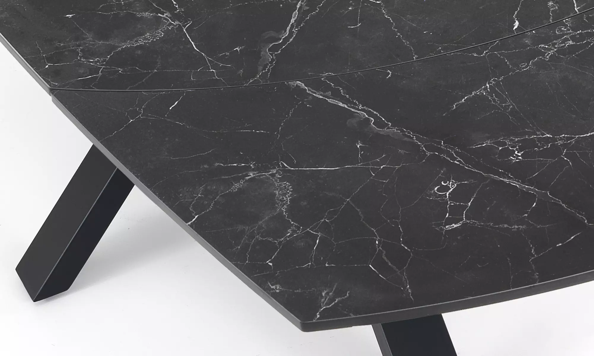 Oresteluchetta ausziehbarer Esstisch