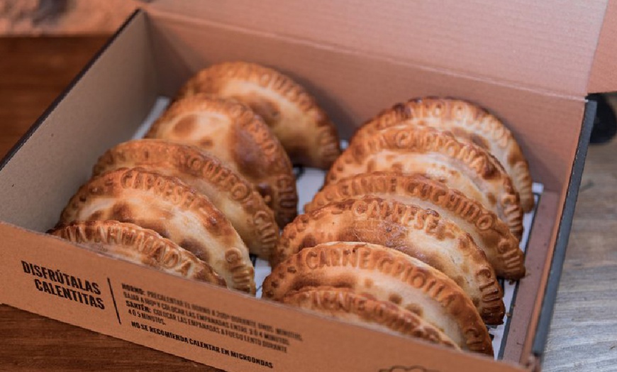 Image 1: Menú de empanadas argentinas con bebida para 1, 2 o 4 personas