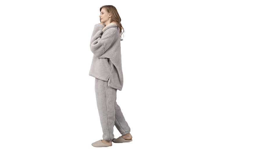 Image 9: Women's Two-Piece Fuzzy Pajama Sets