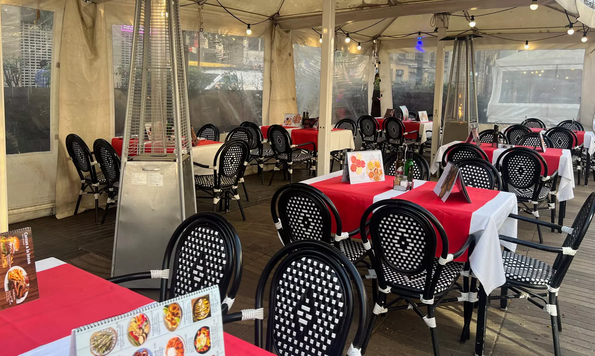 Menú de mariscada o parrillada de carne con entrante, bebida y café