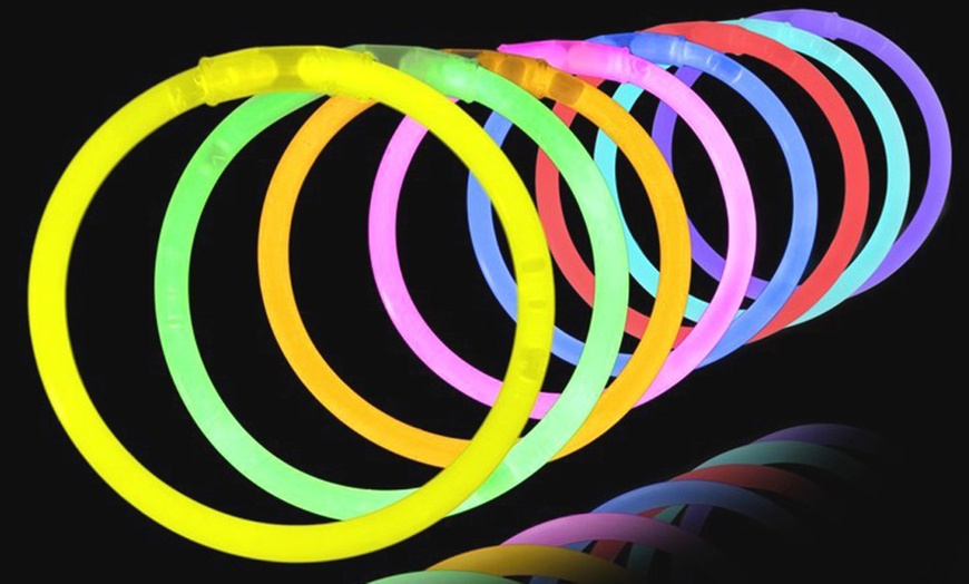 Image 2: 100 Glow Sticks with Connectors