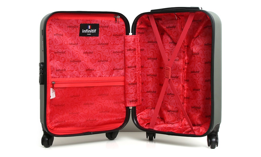 Image 14: Cabin and Vanity Case Luggage Set