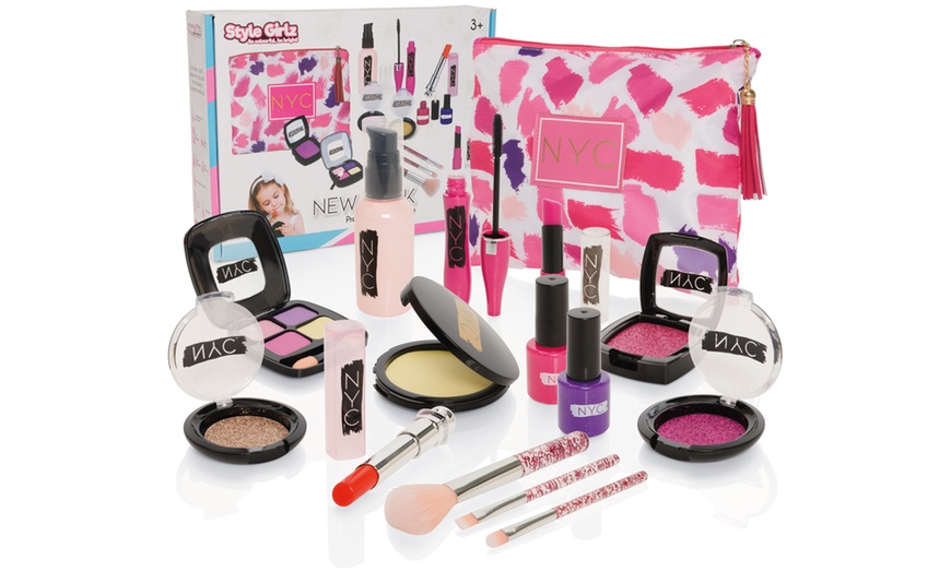 Up To 42% Off Toy Make-Up Set | Groupon