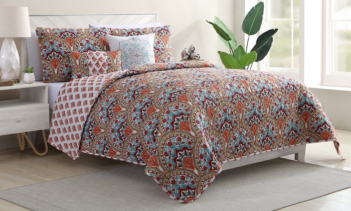 Paiten Reversible Quilt Sets (4- or 5-Piece) | Groupon