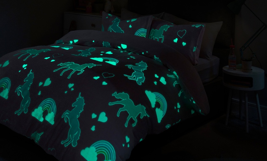 Image 3: Glow in The Dark Fleece Duvet Set