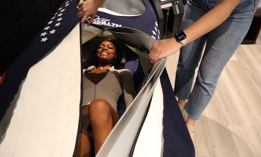 Image 2: Experience Mild Hyperbaric Therapy with One or Three Sessions