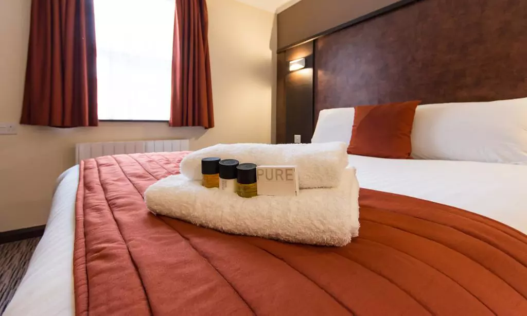 Essex, Colchester: Double Room with Breakfast