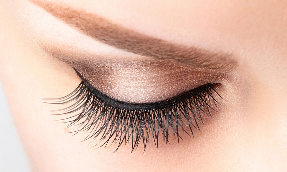 Full Set of Individual Eyelash Extensions with Eyebrow Tinting Service