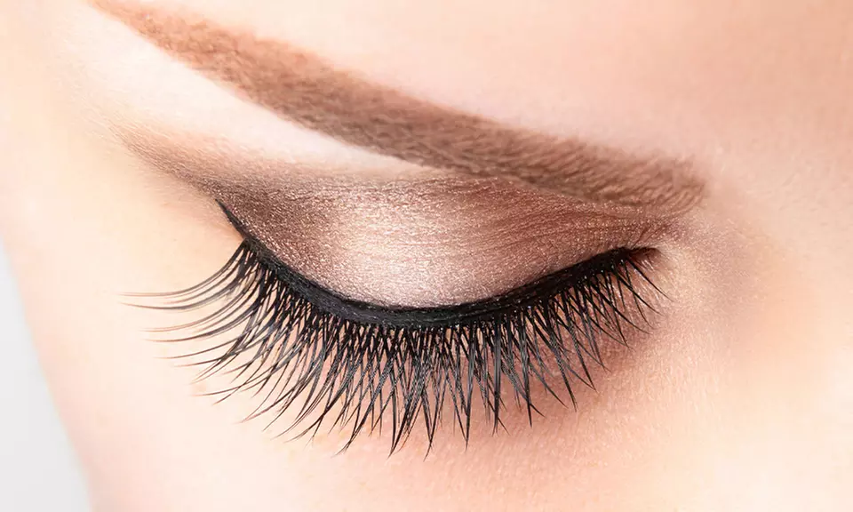 Full Set of Individual Eyelash Extensions with Eyebrow Tinting Service