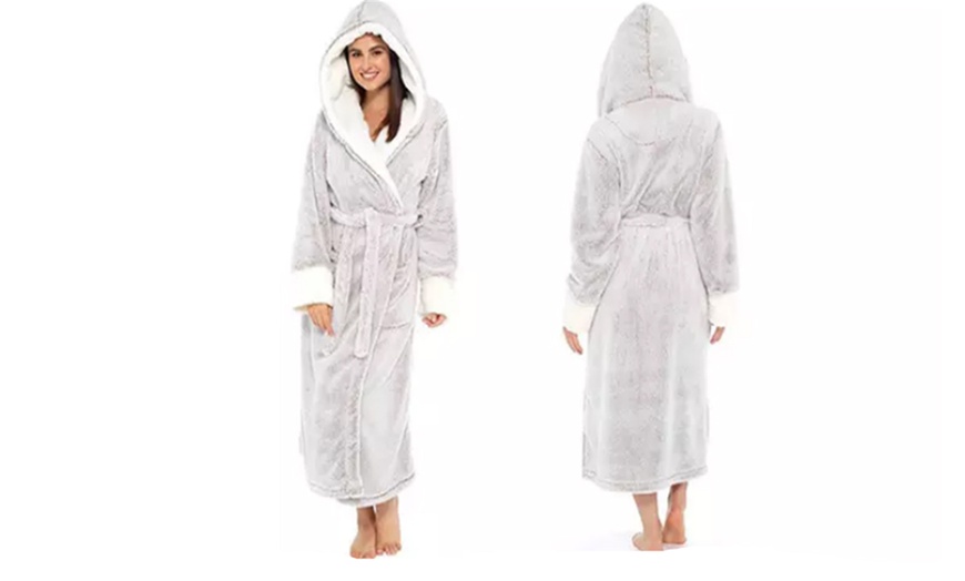 Image 5: Hooded Fleece Robe