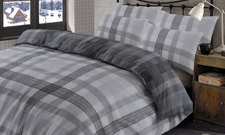 Image 2: Reversible Check Cotton Duvet Set