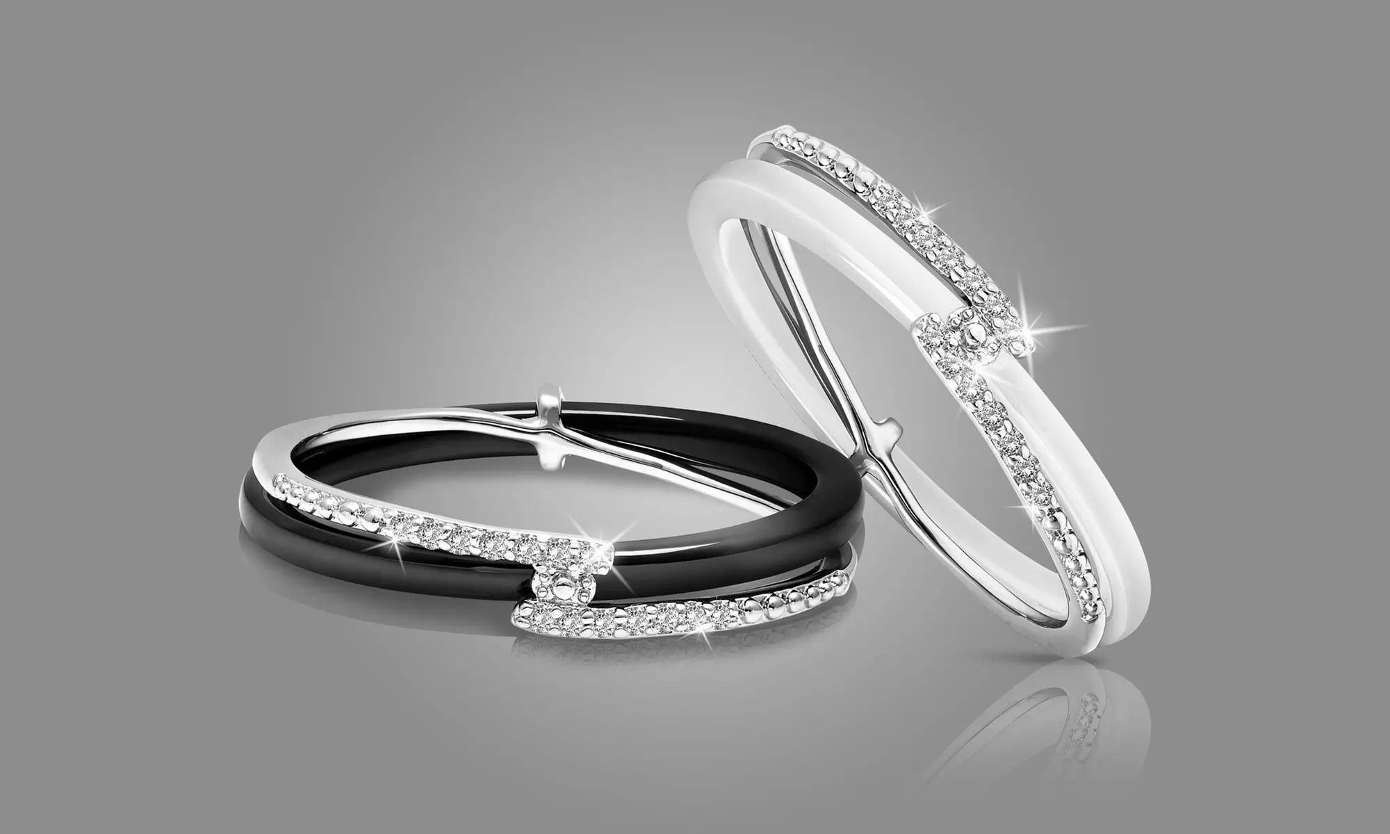 Bague "Twist" en céramique de la marque OMG Jewel ornée de cristaux Swarovski® - Primary Image